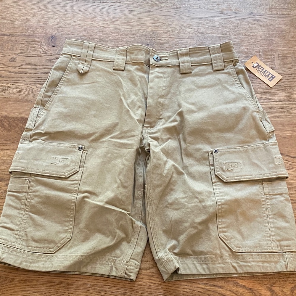 Duluth Trading Co Flex fire hose Tan Cargo Shorts 32 NEW